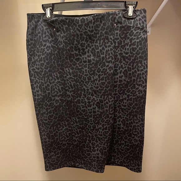 89th & Madison Dresses & Skirts - Leopard print pencil skirt